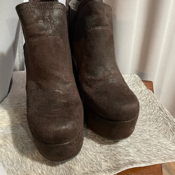 Me Too casual gently used brown suede wedge boots - Picture 2 of 6